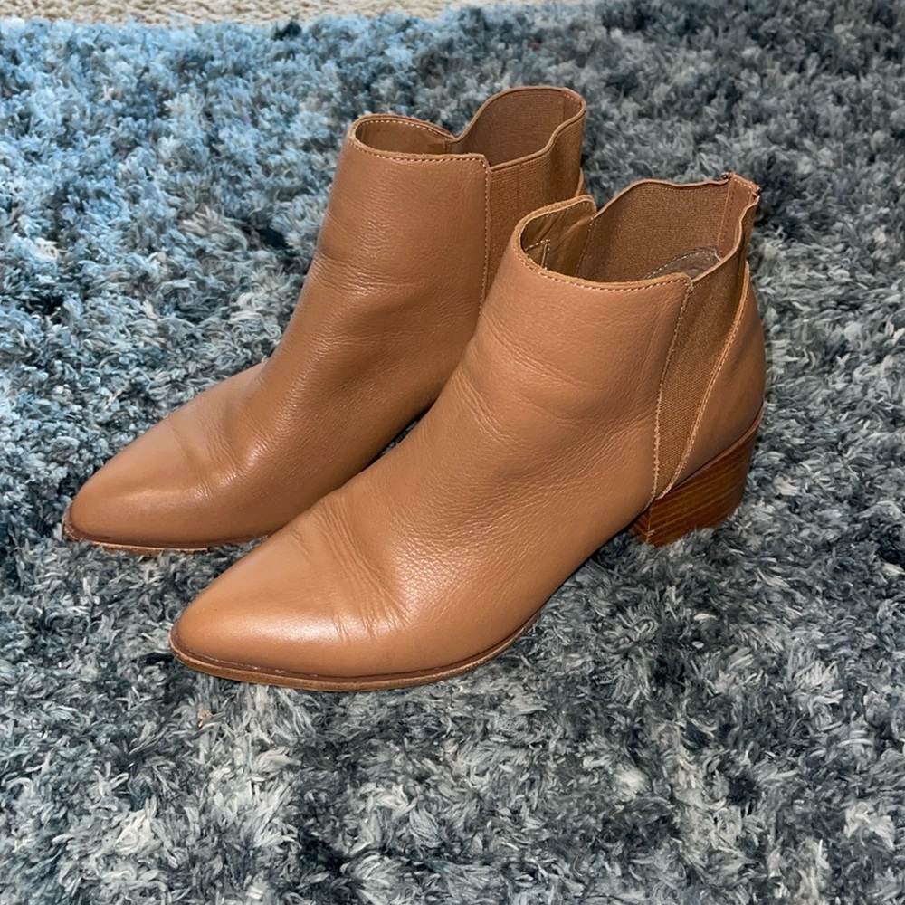 Chinese Laundry size 8 ankle boots, tan